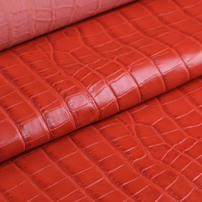 Кусок кожи ворот красный матовый STAMP CROCO ALIGO 1,0-1,2 мм